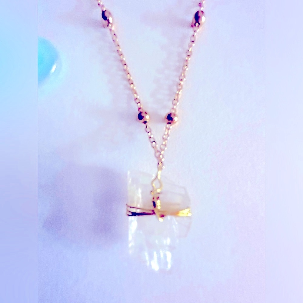 NWOT Necklace Rough Cut Clear Quartz stone wire-wrap pendant 18” gold chain